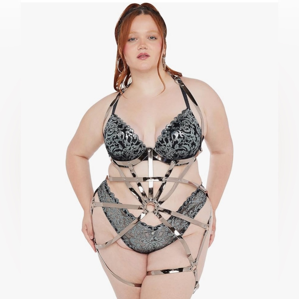 NWT fenty metal mood body harness